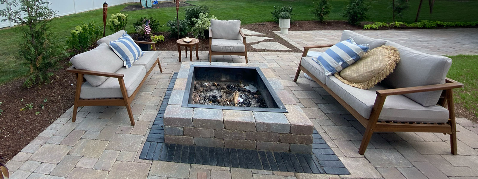Paver patio fire pit design